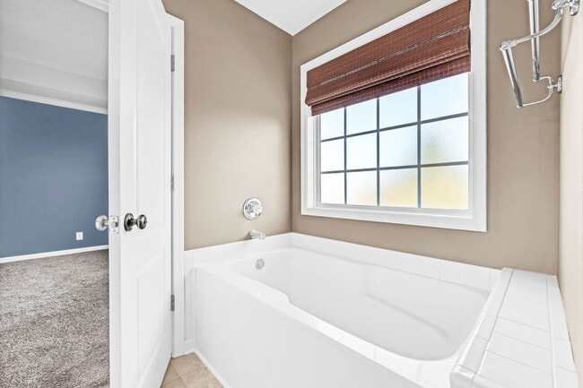 Building Photo - 3 Bedroom Pet Friendly Home For Rent With Extra Large Bonus Room!