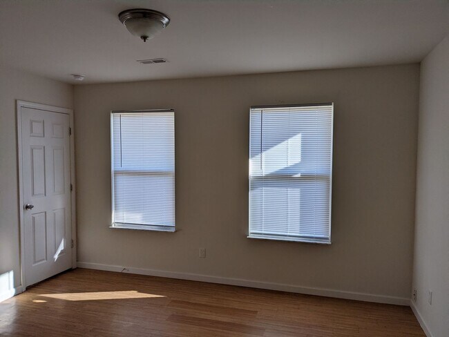 Building Photo - 3 Bedroom/2 Bath Home in Pacific School Di...