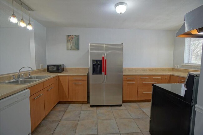 Building Photo - 6338 Newtown Cir