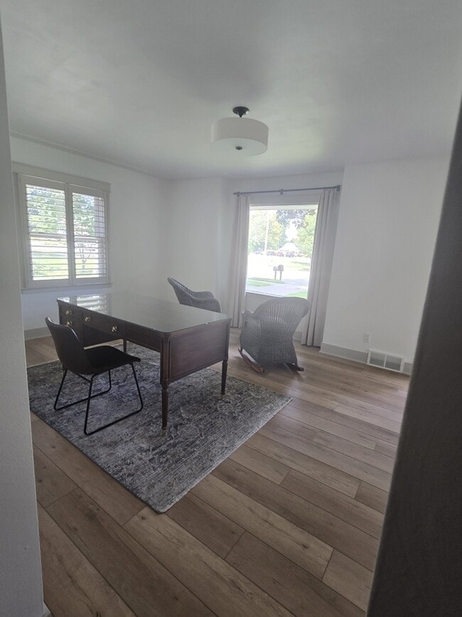 Building Photo - 38 E 32nd St