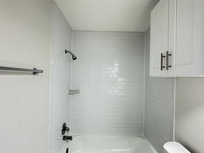 Building Photo - 10942 Beacave Bend Ct