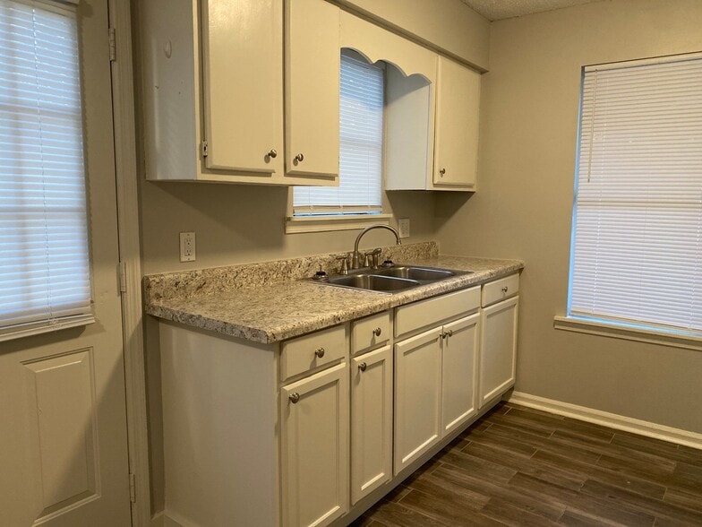 Building Photo - 150 Stratford Ln