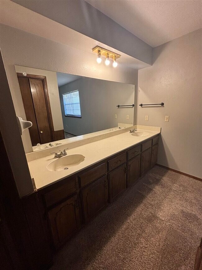 Building Photo - 7816 NW Baldwin Ave