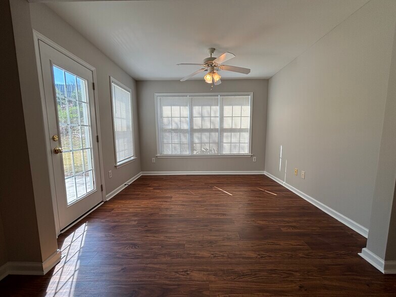 Building Photo - 808 Woodsford Dr