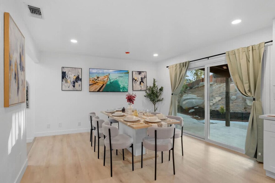 Building Photo - 5048 Bluff Pl