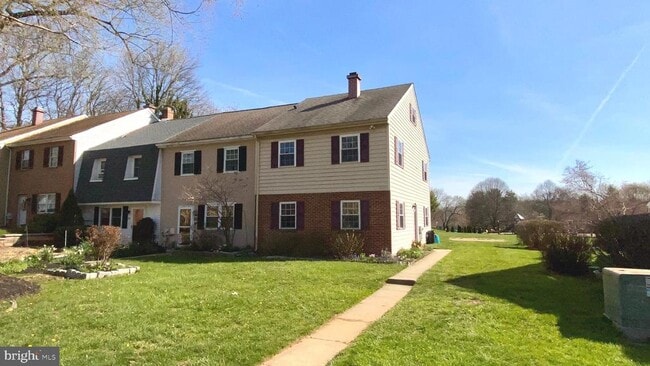 Building Photo - 204 Brecknock Terrace E