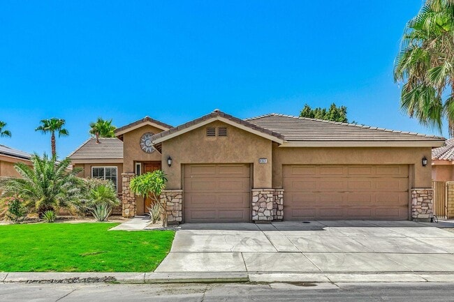 Building Photo - 83631 Himalaya Dr