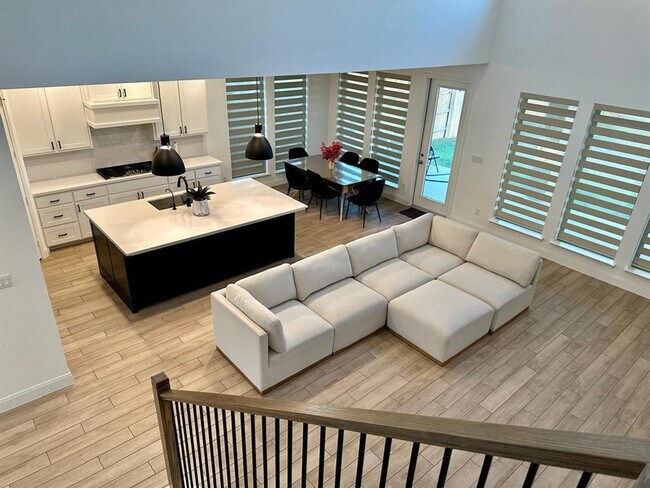 Primary Photo - 1113 Scenic Grn Lp