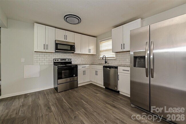 Building Photo - 1640 Eaves Rd