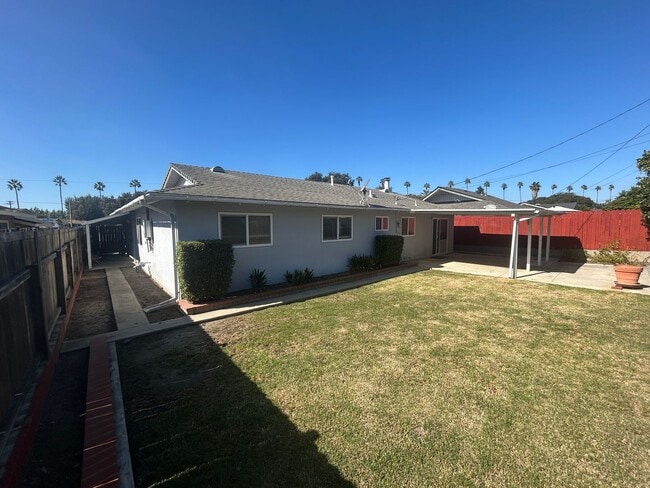 Building Photo - East End 4 Bedroom Home!