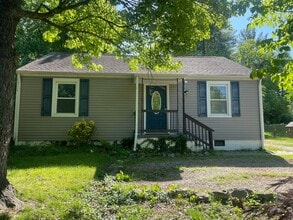 Building Photo - Knoxville 37920 - Adorable 2 bedroom 1 bath home in the Heart of South Knoxville-Pet Friendly - C...