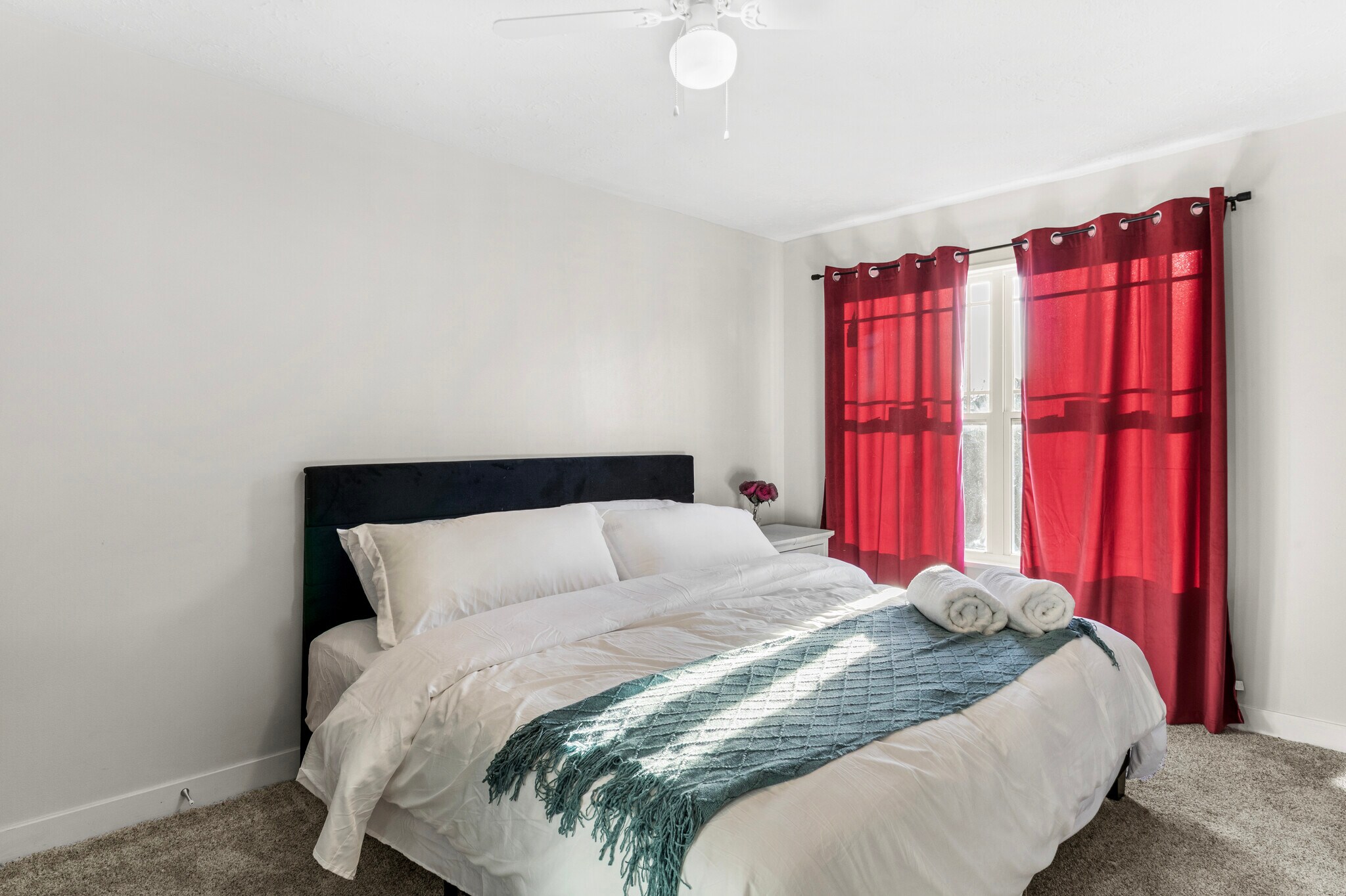 Building Photo - 3310 E 9th St