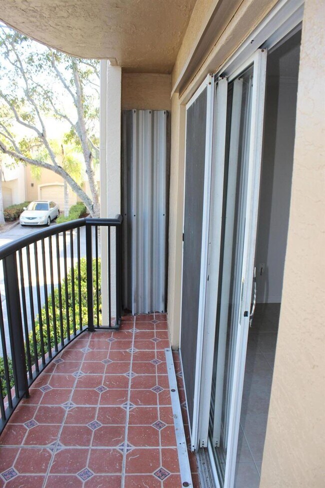 Building Photo - 1700 Crestwood Ct S