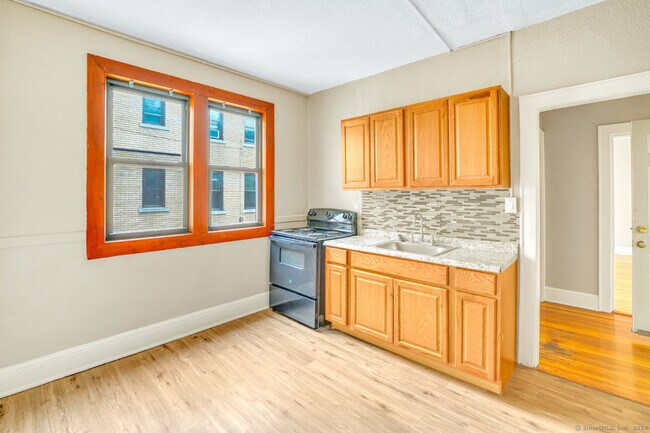 Building Photo - 35-39 Sumner St