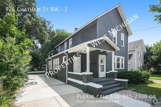 Building Photo - Tours Estimated to Begin 12/9 | 2 Bed 1 Ba...