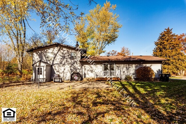 Building Photo - 40 Ln 375 Lake James