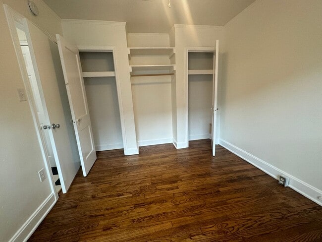 Building Photo - Adorable One bedroom One bathroom duplex l...