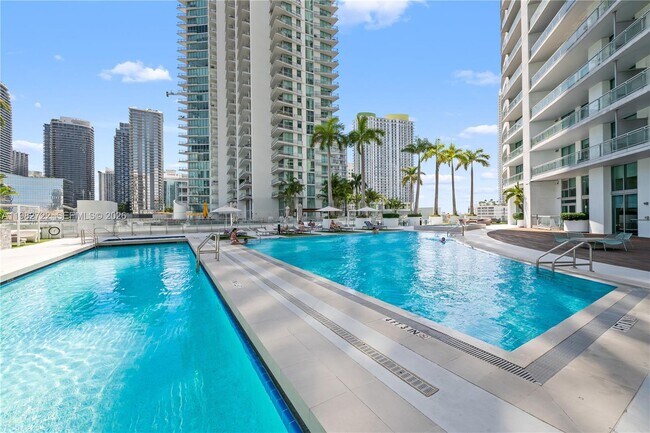 Building Photo - 90 SW 3rd St