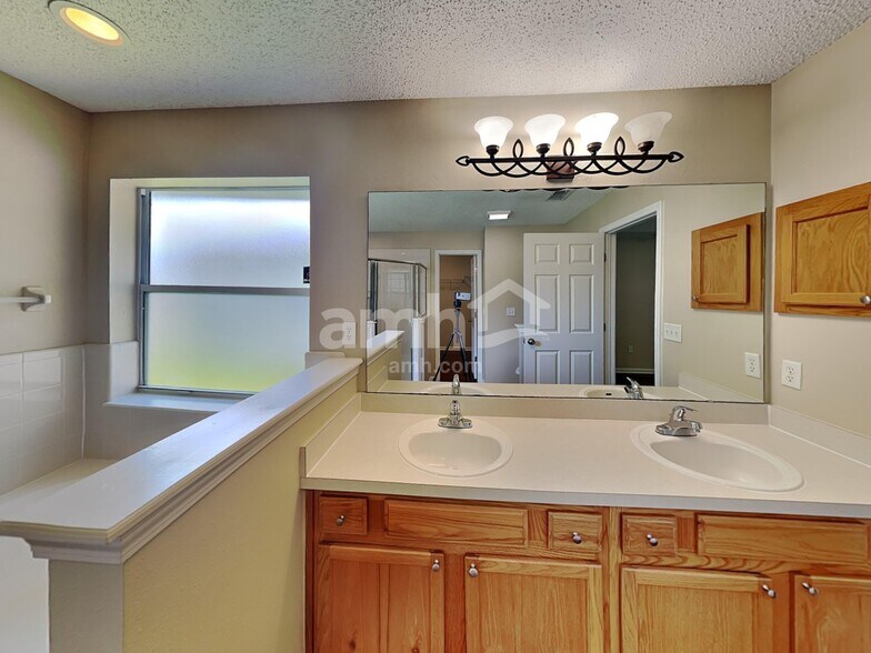 Building Photo - 9125 Fallsmill Dr