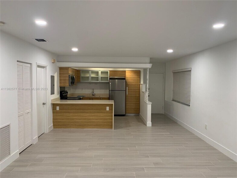 Building Photo - 315 Majorca Ave