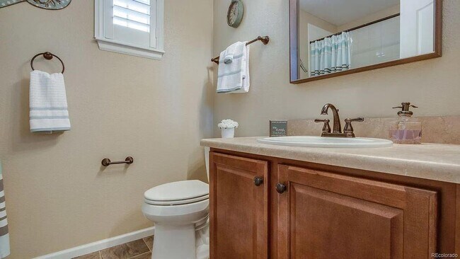 Building Photo - 2 Bed/2 Bath that is beyond expectations!!