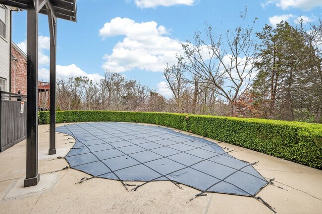 Building Photo - Beautiful 6BR Executive Brentwood Home with Pool