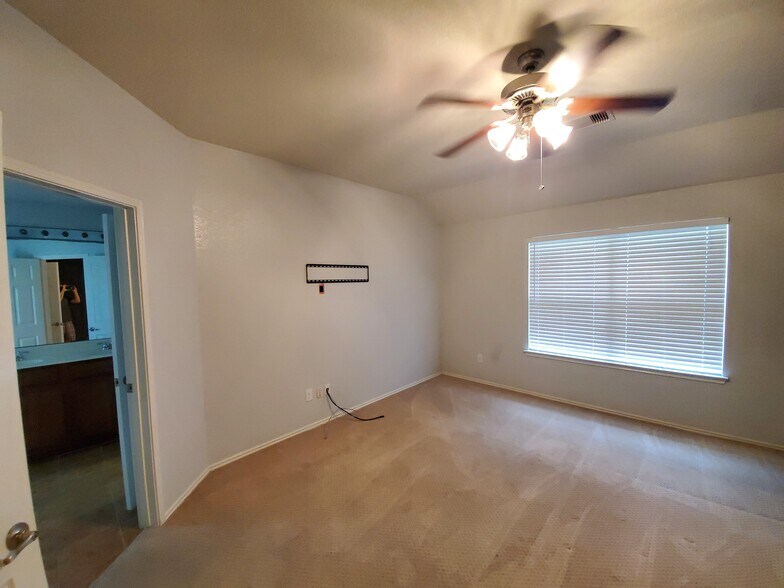 Building Photo - 10351 Whisper Bluff Dr