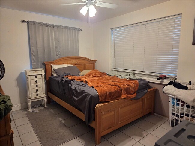 Building Photo - 2630 SW 49th Ct