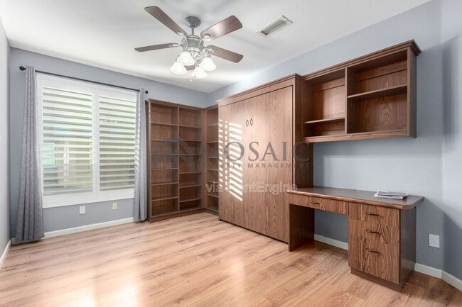 Building Photo - 2738 E Silverwood Dr