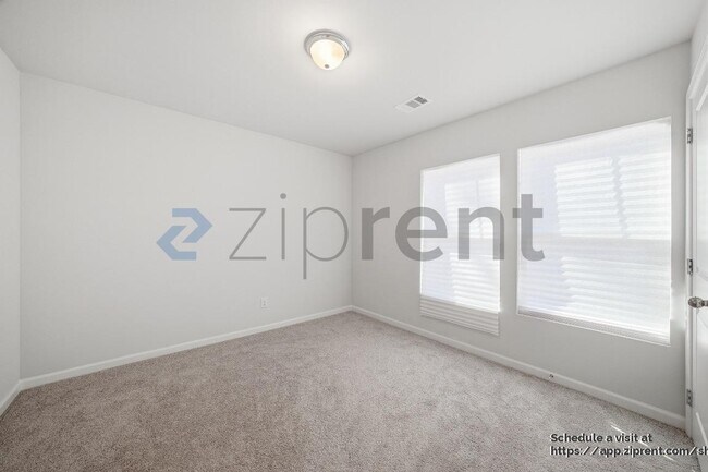 Building Photo - 1127 2nd St NW