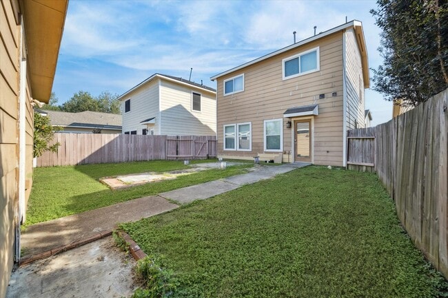 Building Photo - 20566 Sycamore Crest Ln