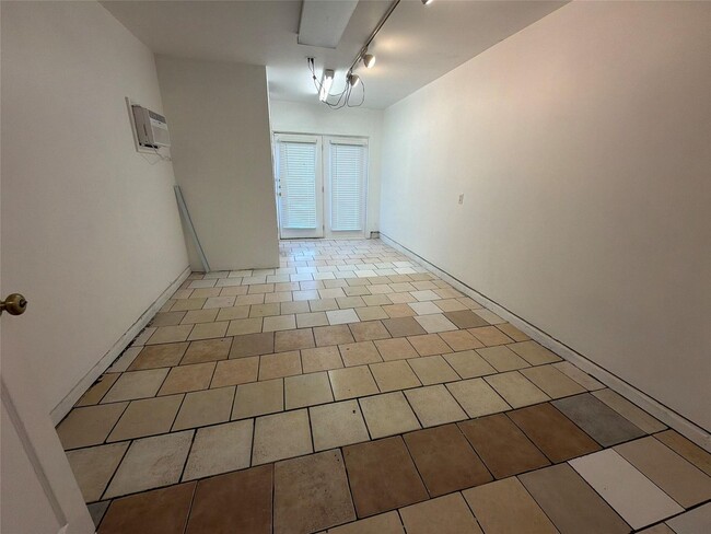 Building Photo - 103 N Mockingbird Cir