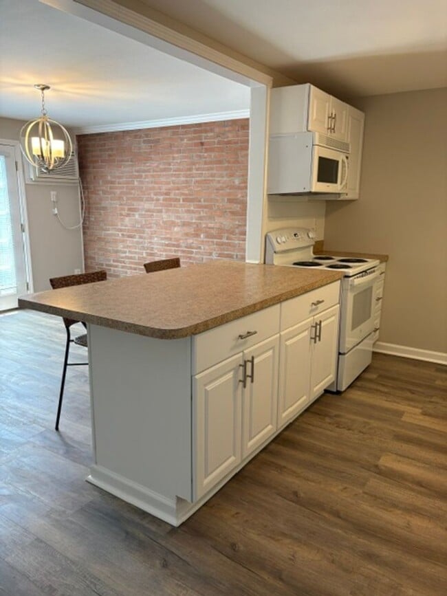 Building Photo - Village of Fayetteville Townhouse for Rent