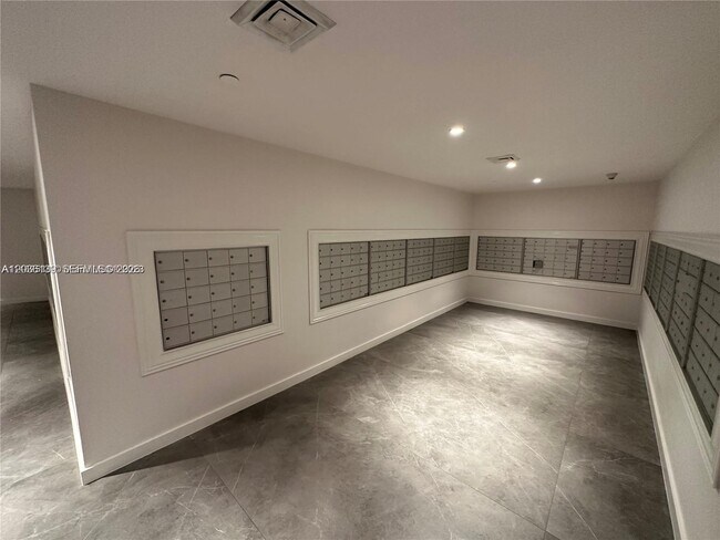Building Photo - 350 S Miami Ave