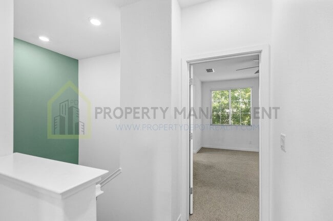 Building Photo - For Rent: Stylish 3-Bedroom Townhouse with...