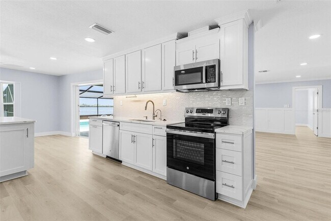 Building Photo - 716 Sarabay Rd