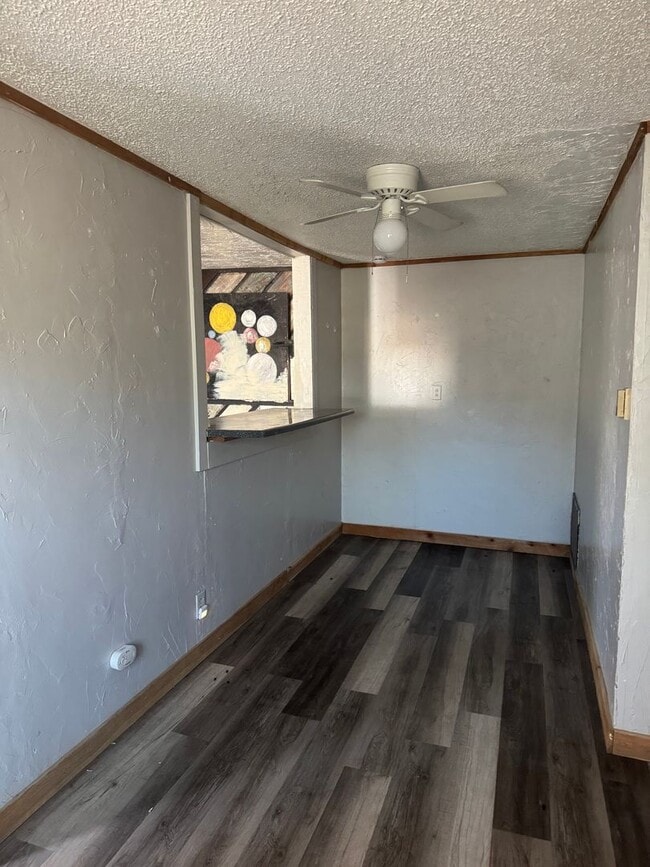 Building Photo - Adorable 1/1 bathroom fenced in yard
