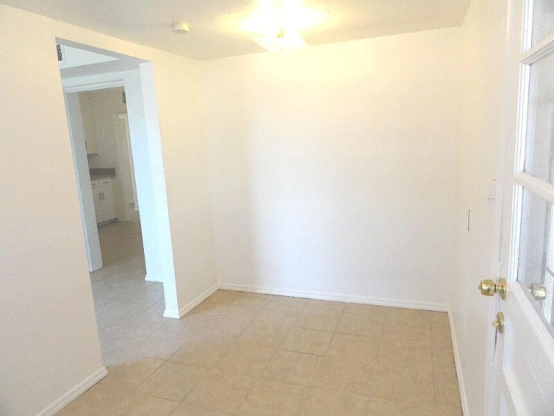 Building Photo - 2612 E Alta Vista Rd