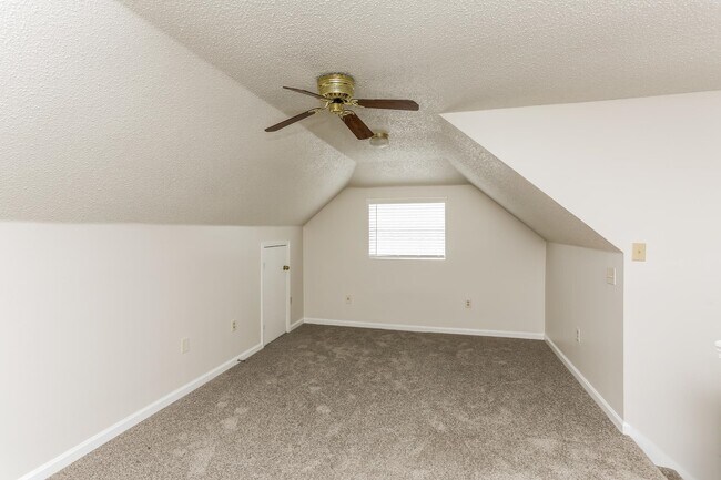 Building Photo - 4111 Meadow Ct Dr
