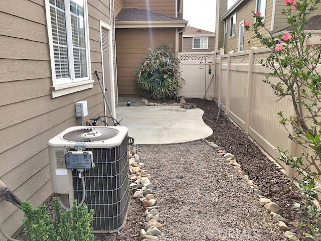 Building Photo - 444 Middlebury Ct