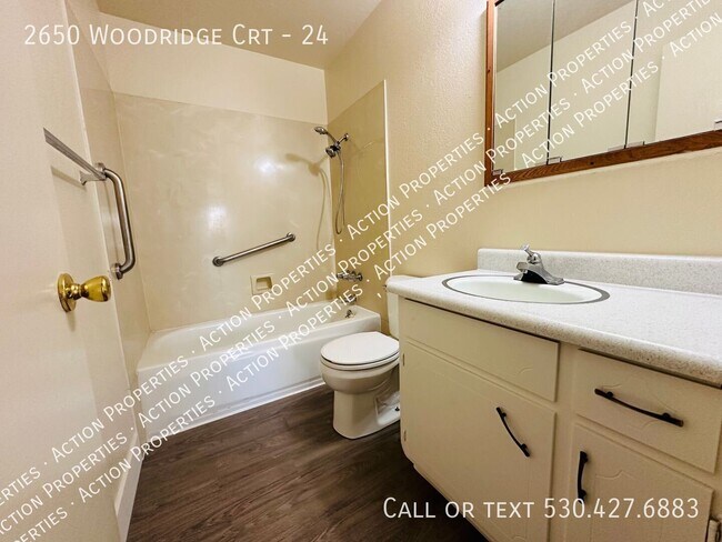 Building Photo - 2650 Woodridge Ct