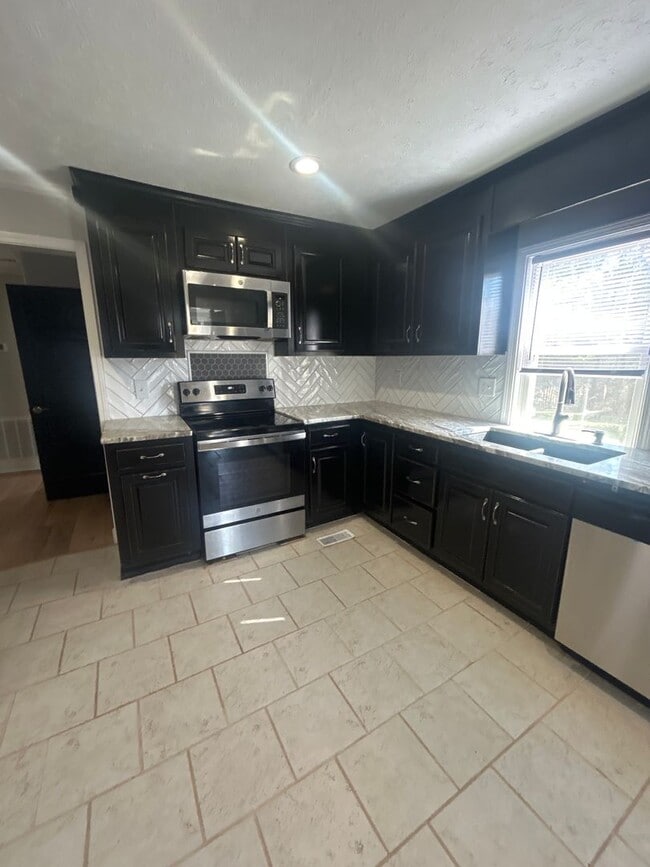 Building Photo - 266 Lilly Way