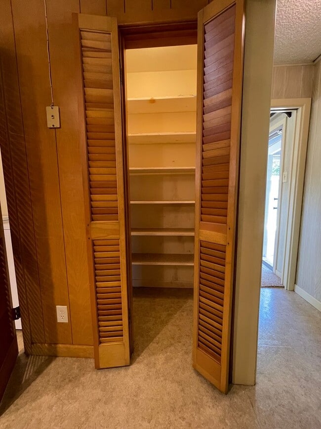Building Photo - Cozy 3-Bed, 2-Bath Retreat in Serene Neigh...