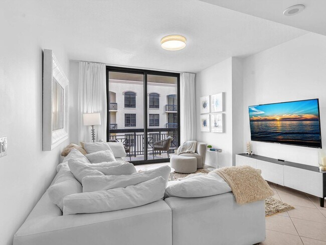 Building Photo - 801 S Olive Ave