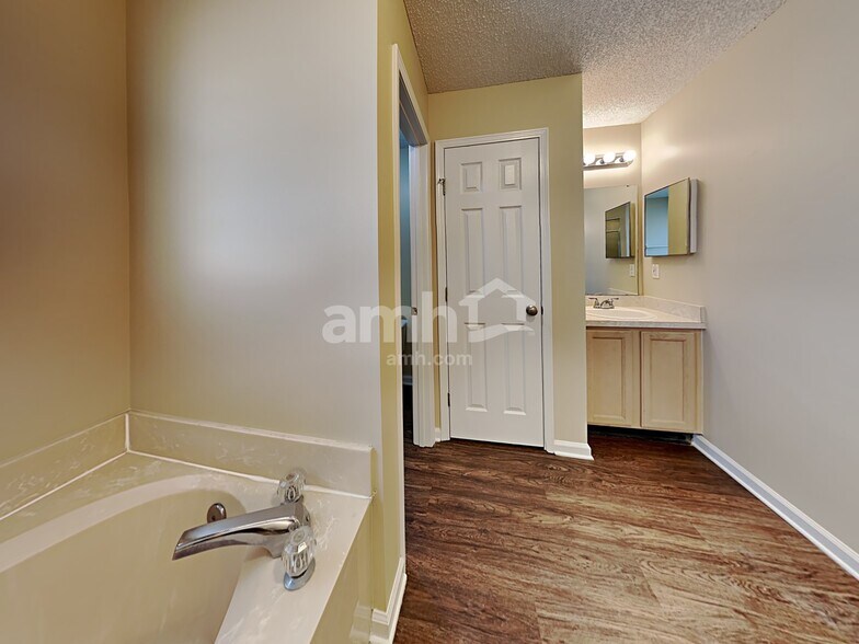 Building Photo - 5427 Riverbreeze Ct