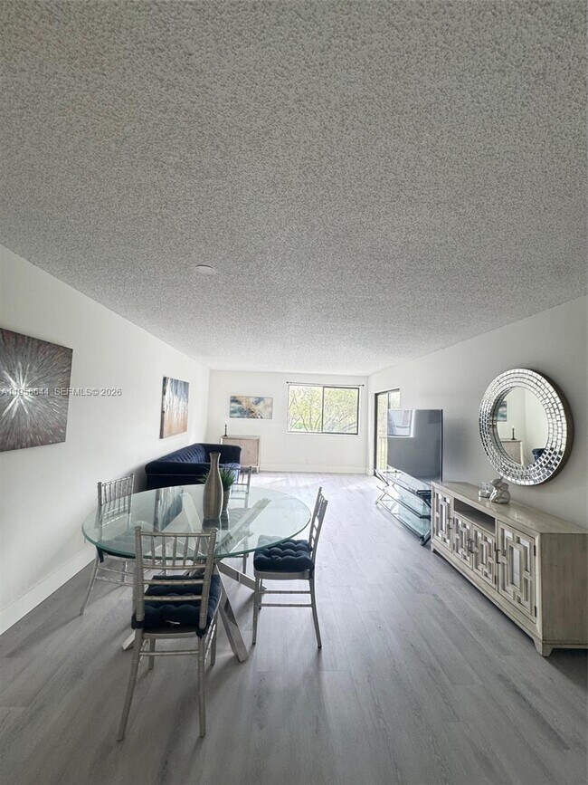 Building Photo - 163 Lakeview Dr