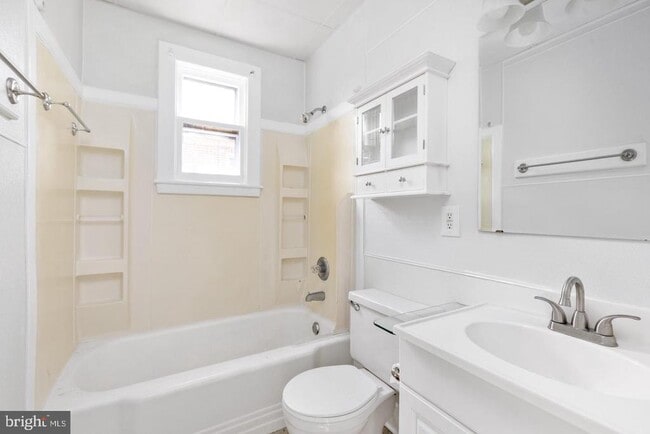 Building Photo - 702 S Braddock St