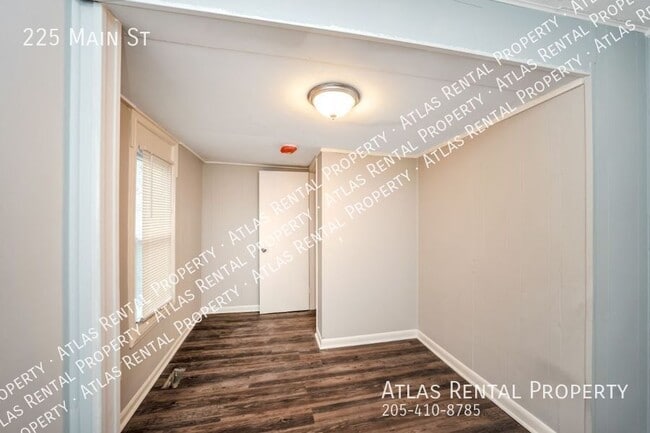 Building Photo - 225 Main St