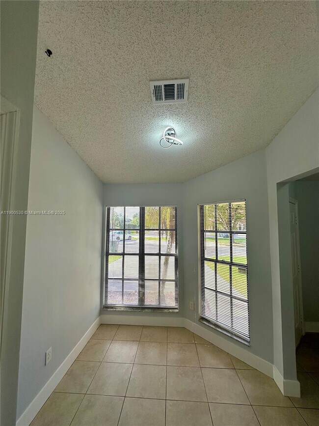 Building Photo - 10295 Hidden Springs Ct