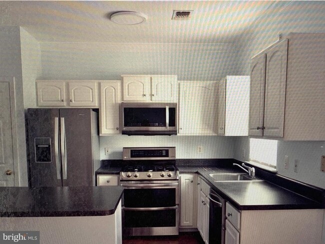 Building Photo - 21814 Kelsey Square